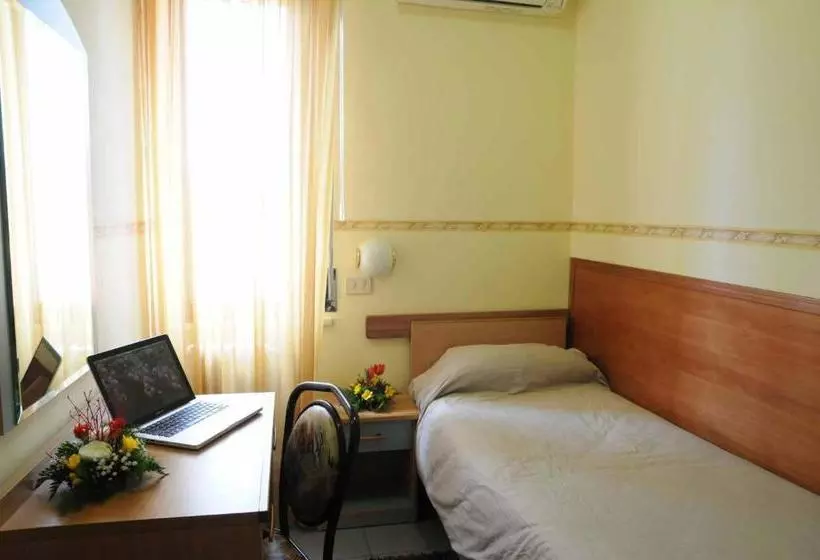 هتل Albergo Degli Amici