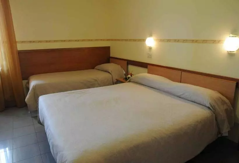 هتل Albergo Degli Amici