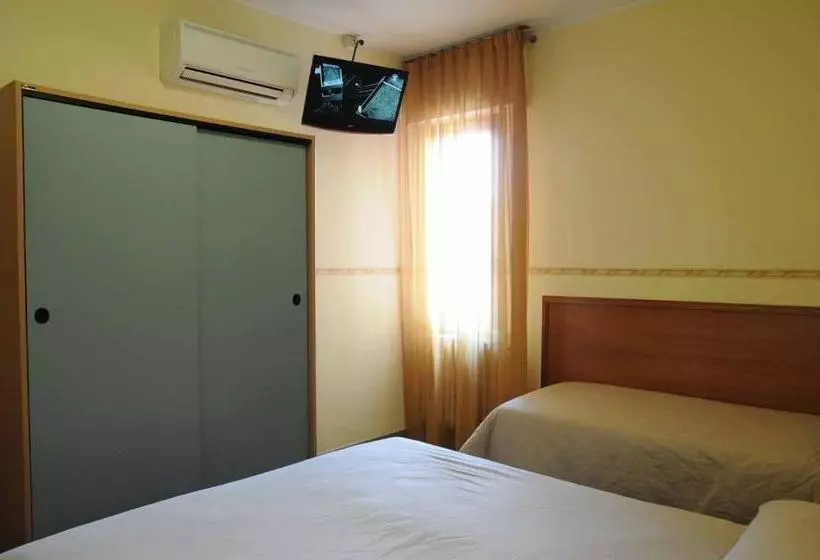 هتل Albergo Degli Amici