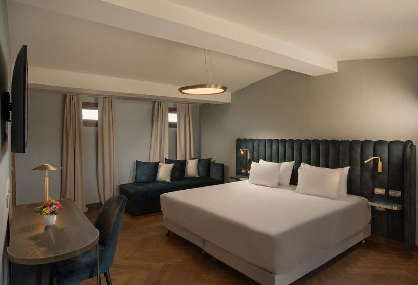 هتل NH Venezia Santa Lucia