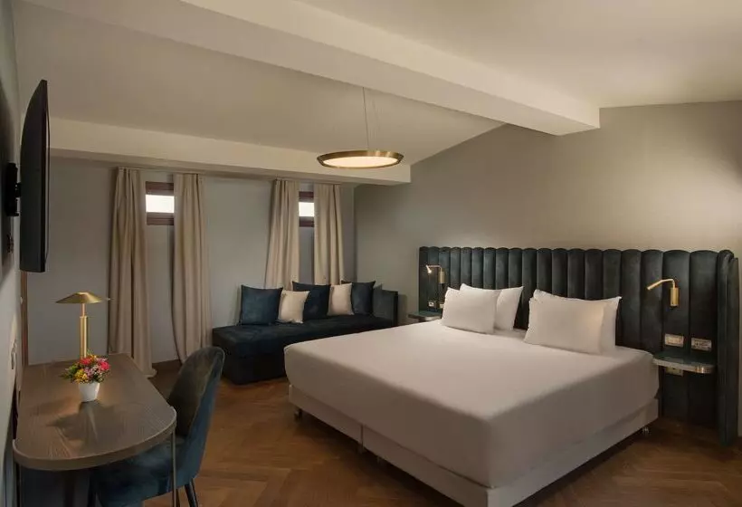 هتل NH Venezia Santa Lucia