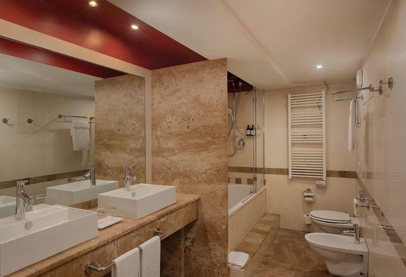 هتل NH Venezia Santa Lucia