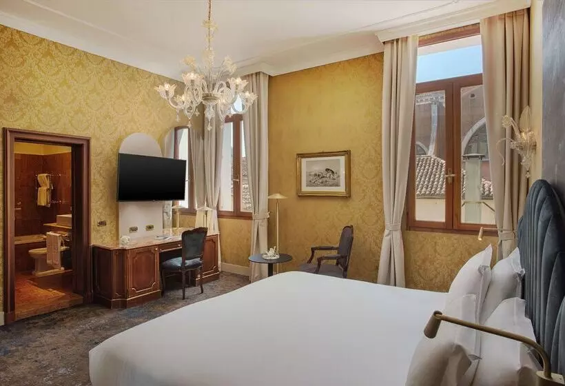 هتل NH Venezia Santa Lucia