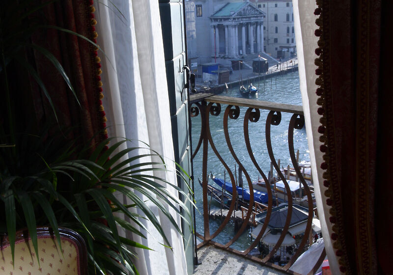 هتل NH Venezia Santa Lucia