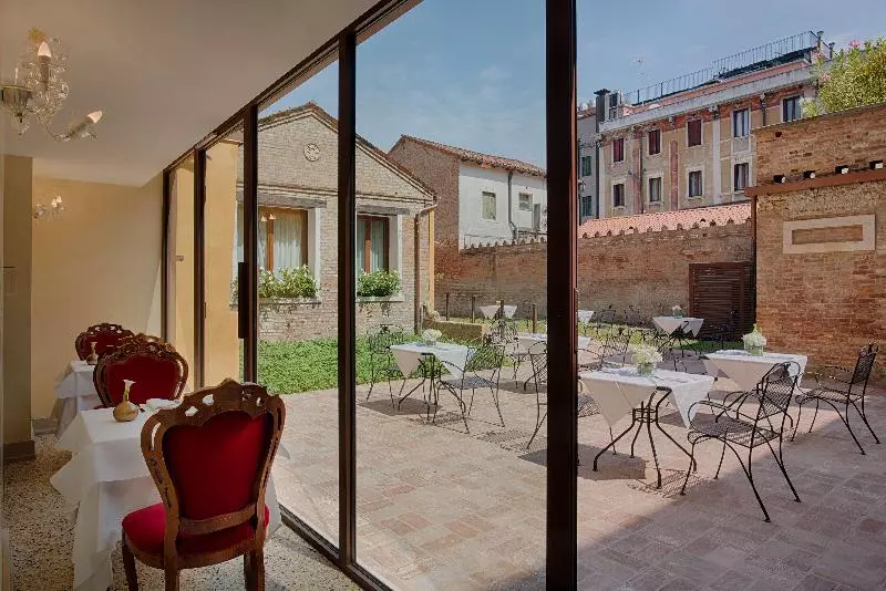 هتل NH Venezia Santa Lucia