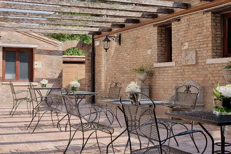 هتل NH Venezia Santa Lucia