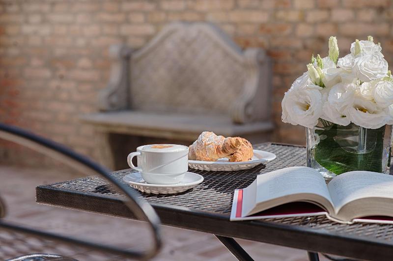 هتل NH Venezia Santa Lucia