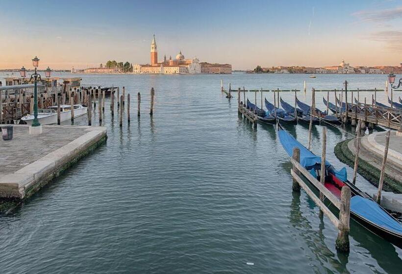 هتل NH Venezia Santa Lucia