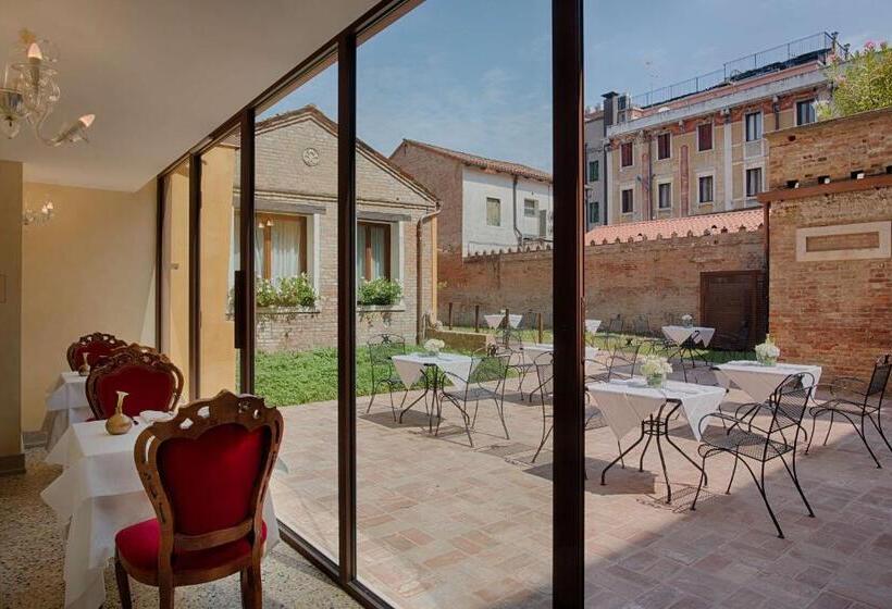 هتل NH Venezia Santa Lucia