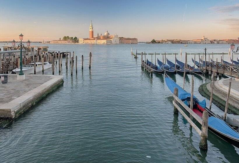 هتل NH Venezia Santa Lucia