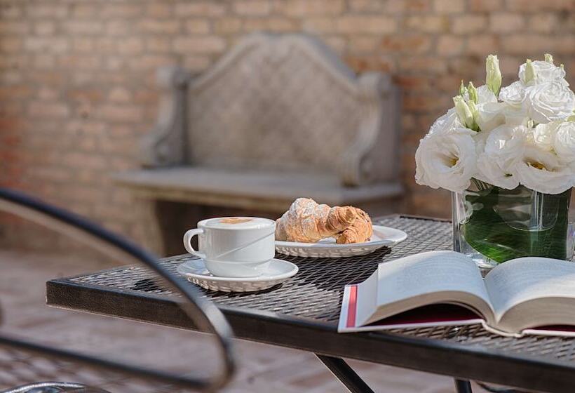 هتل NH Venezia Santa Lucia