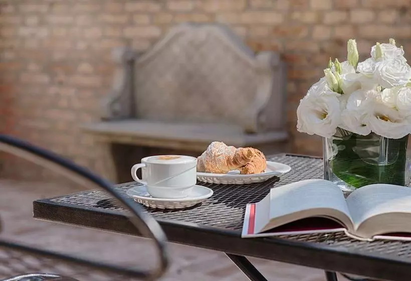 هتل NH Venezia Santa Lucia