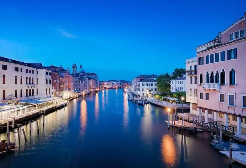 هتل NH Venezia Santa Lucia