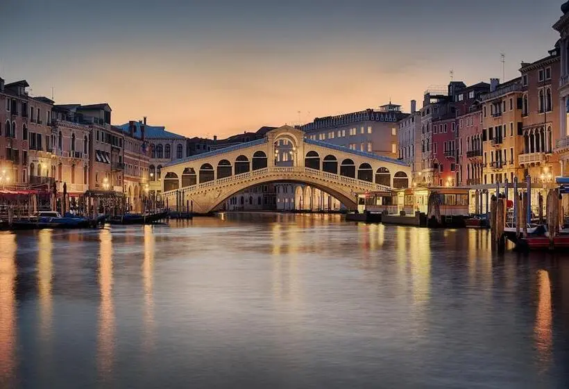 هتل NH Venezia Santa Lucia