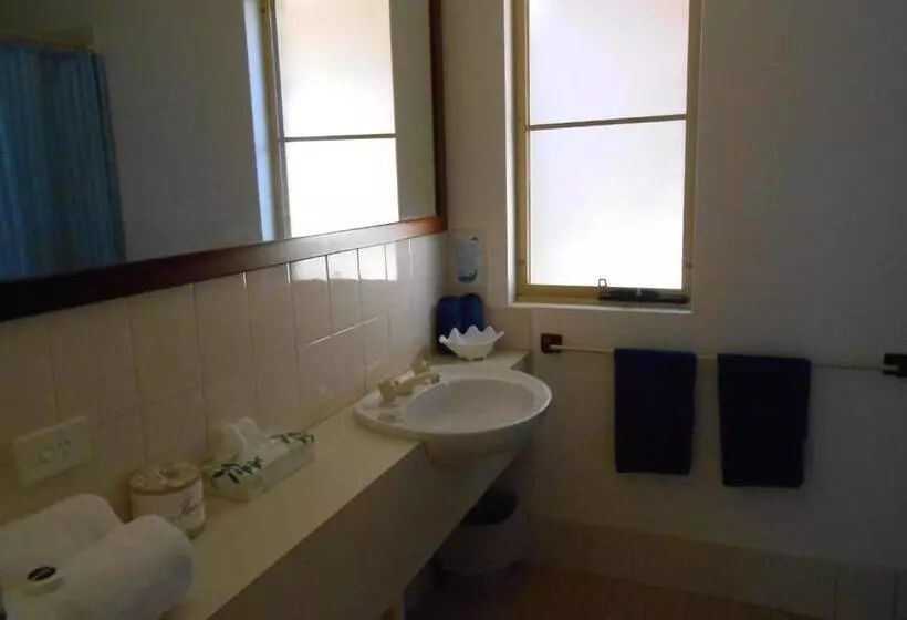 Augusta S Georgiana Molloy Motel