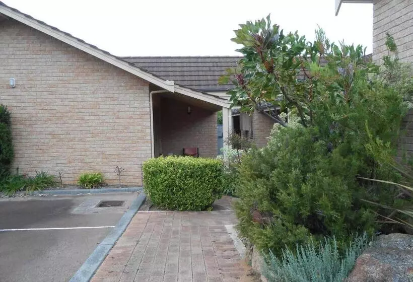 Augusta S Georgiana Molloy Motel