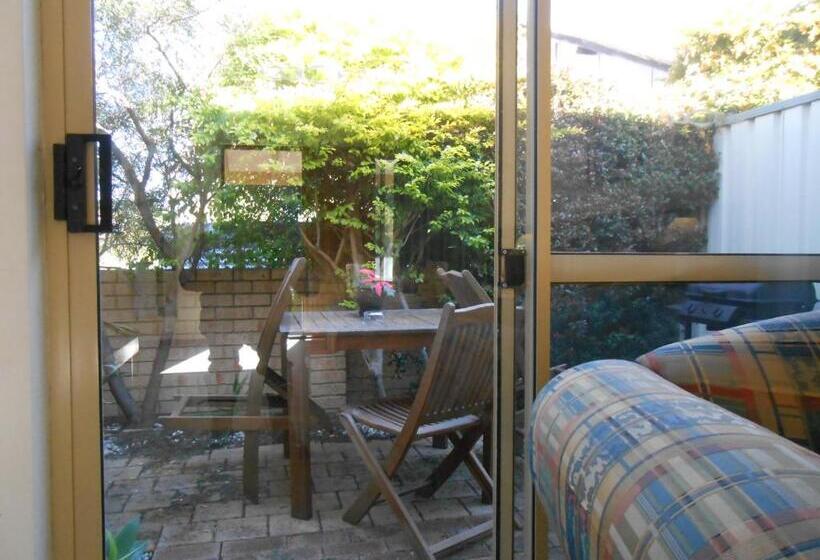 Augusta S Georgiana Molloy Motel