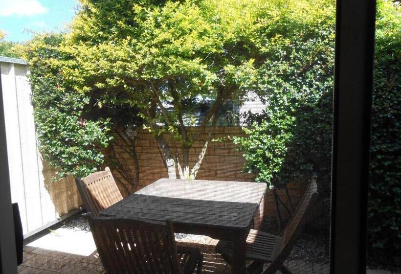 Augusta S Georgiana Molloy Motel