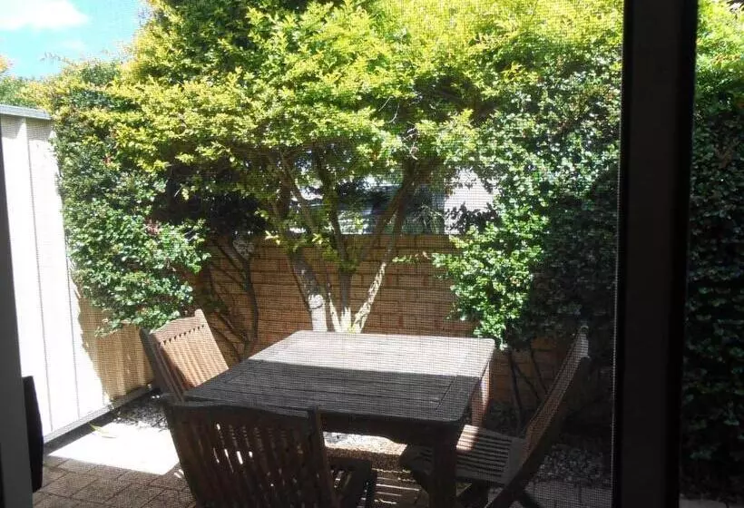 Augusta S Georgiana Molloy Motel