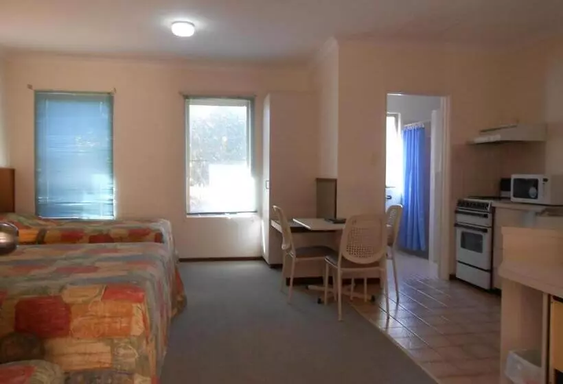 Augusta S Georgiana Molloy Motel