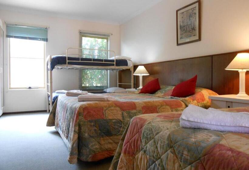 Augusta S Georgiana Molloy Motel