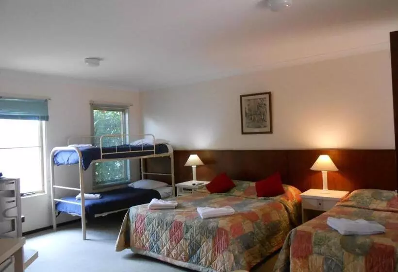 Augusta S Georgiana Molloy Motel