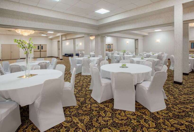 בית מלון כפרי Baymont By Wyndham South Haven