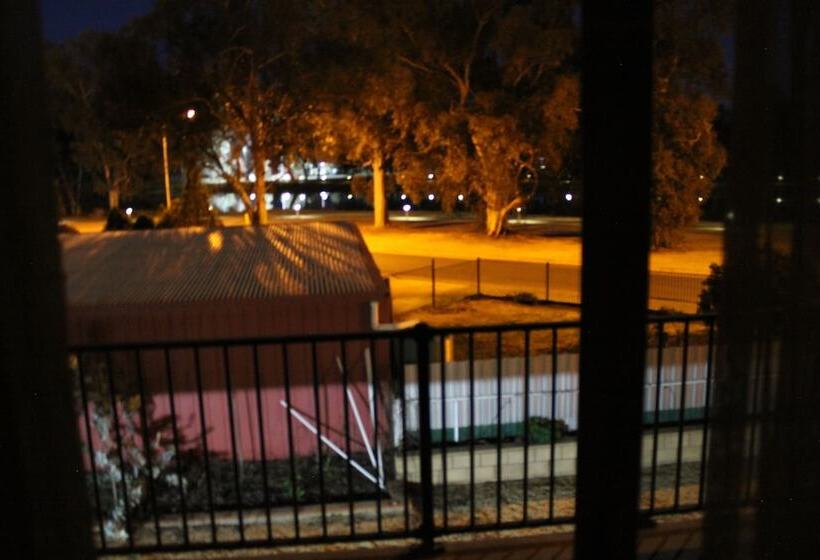 Отель Forbes Victoria Inn