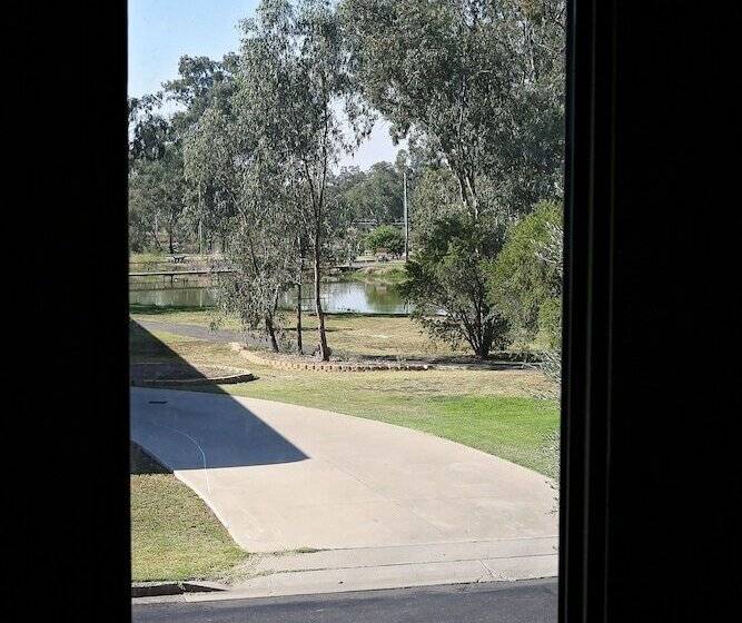 ホテル Forbes Victoria Inn