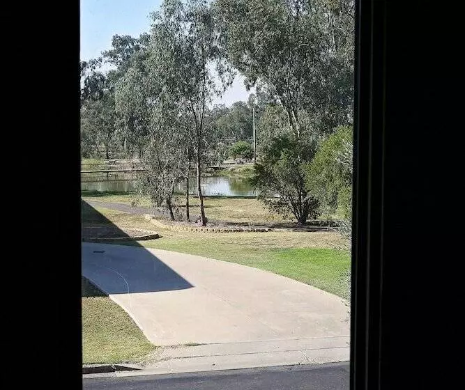 Отель Forbes Victoria Inn