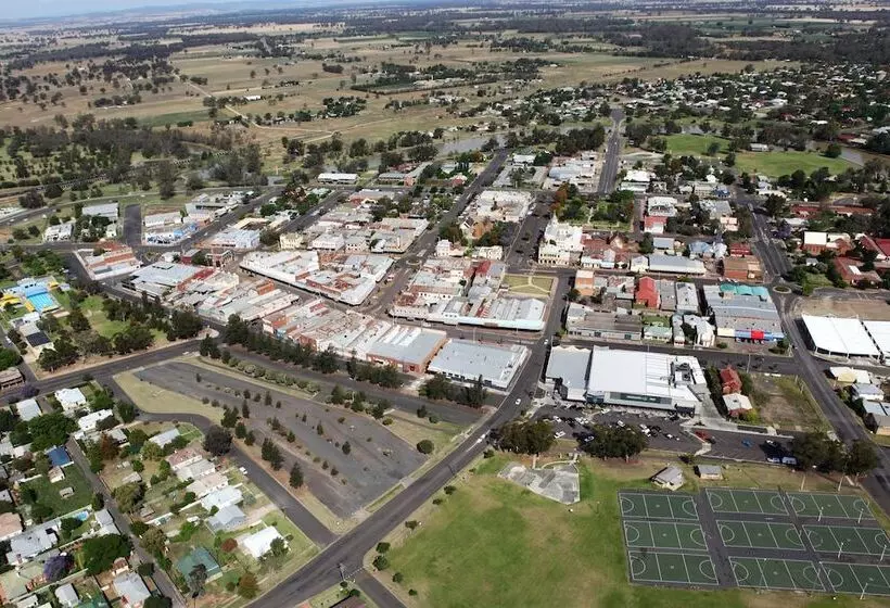 Отель Forbes Victoria Inn