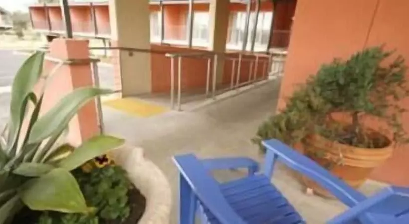 Отель Forbes Victoria Inn