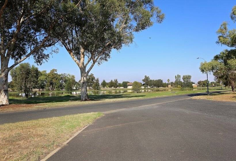 ホテル Forbes Victoria Inn