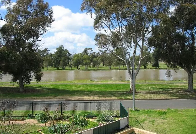 Отель Forbes Victoria Inn