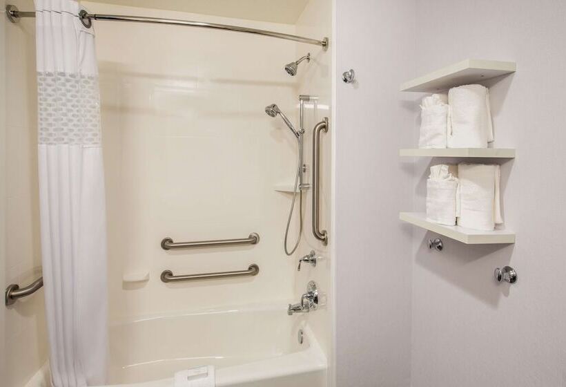 בית מלון כפרי Hampton Inn Monterey