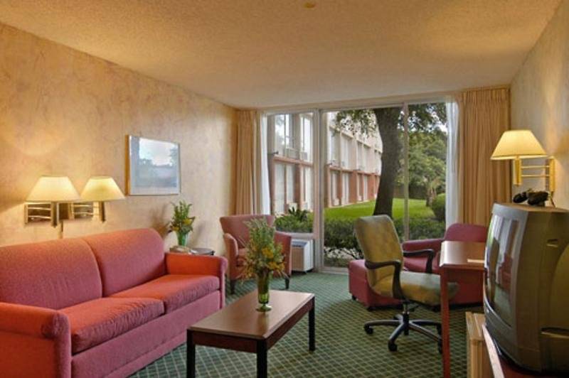 בית מלון כפרי Holiday Inn Dallas Market Ctr Love Field, An Ihg