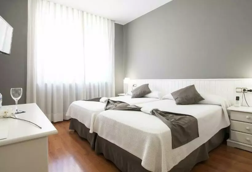 هتل Isabel De Segura