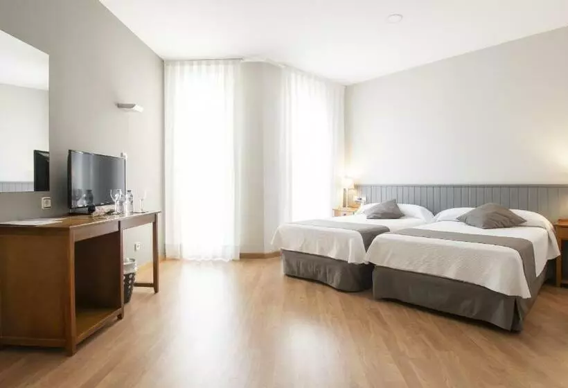 هتل Isabel De Segura