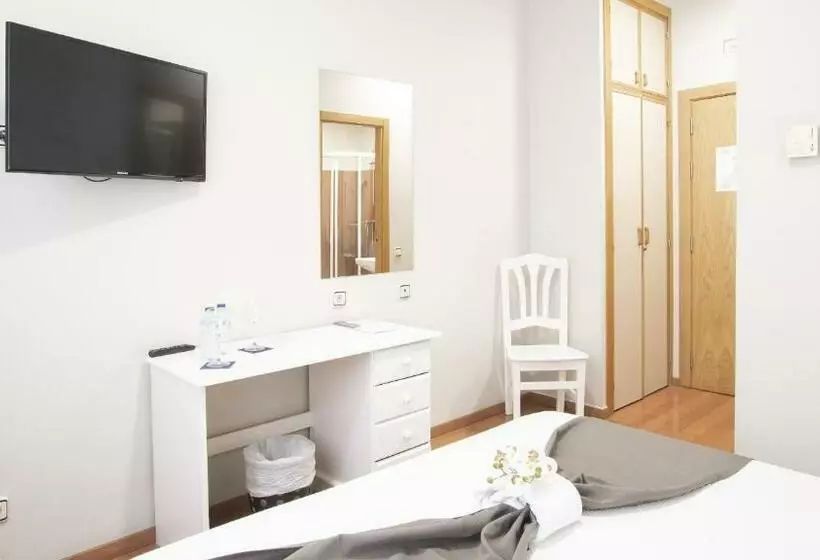 هتل Isabel De Segura