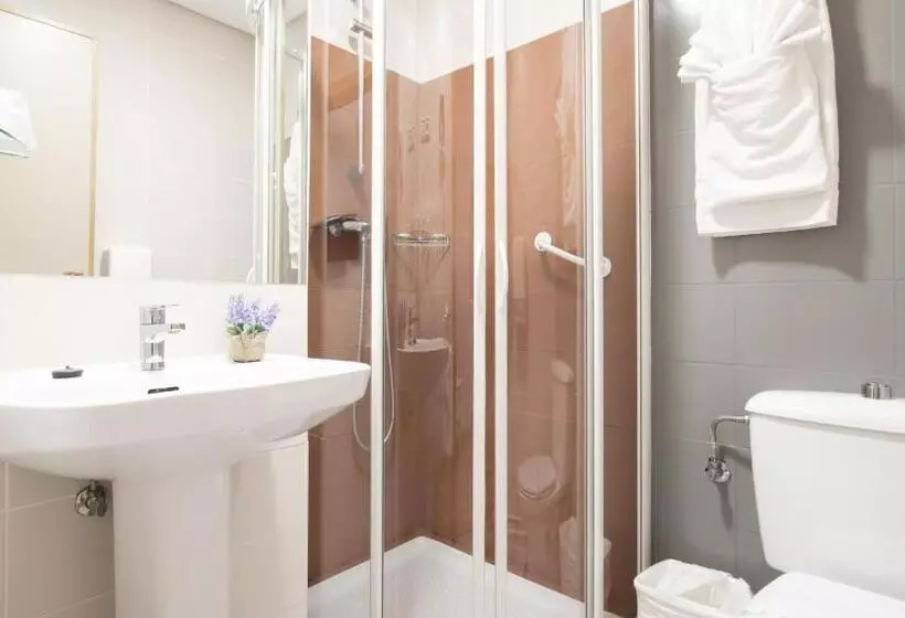 هتل Isabel De Segura