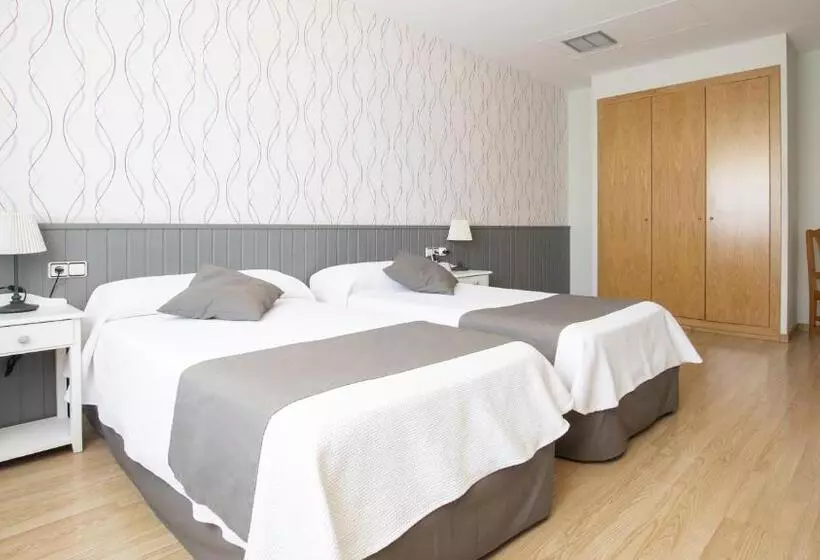 هتل Isabel De Segura