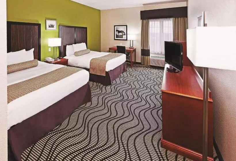 Отель La Quinta Inn & Suites By Wyndham Corpus Christi Northwest