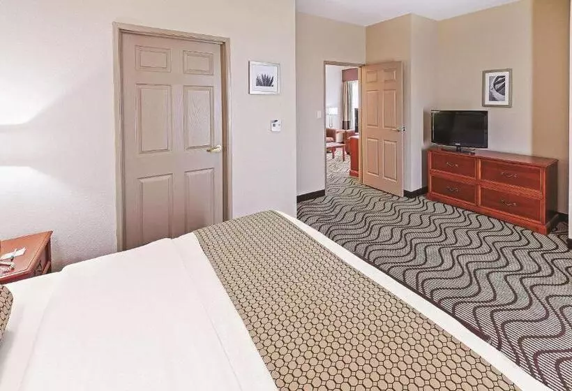 Отель La Quinta Inn & Suites By Wyndham Corpus Christi Northwest