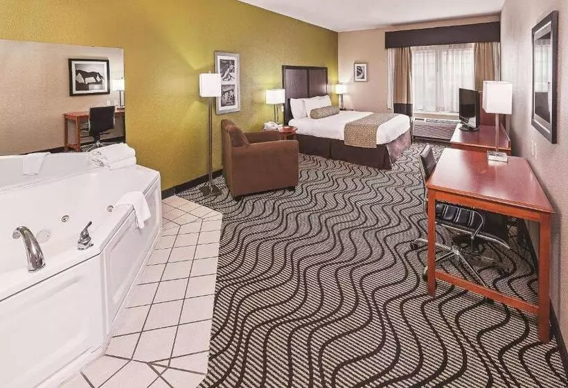 Отель La Quinta Inn & Suites By Wyndham Corpus Christi Northwest