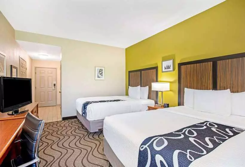 Отель La Quinta Inn & Suites By Wyndham Corpus Christi Northwest