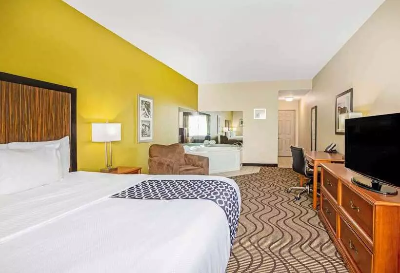 Отель La Quinta Inn & Suites By Wyndham Corpus Christi Northwest