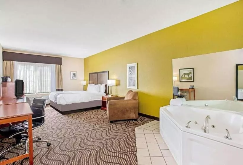 Отель La Quinta Inn & Suites By Wyndham Corpus Christi Northwest
