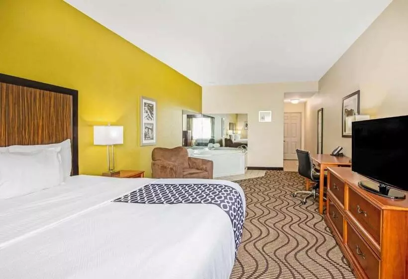 Отель La Quinta Inn & Suites By Wyndham Corpus Christi Northwest