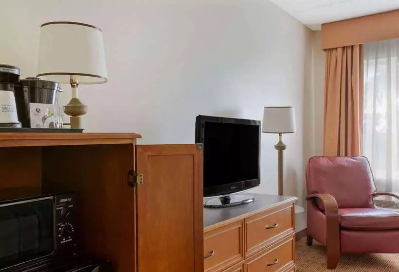 Отель La Quinta Inn & Suites By Wyndham Sawgrass