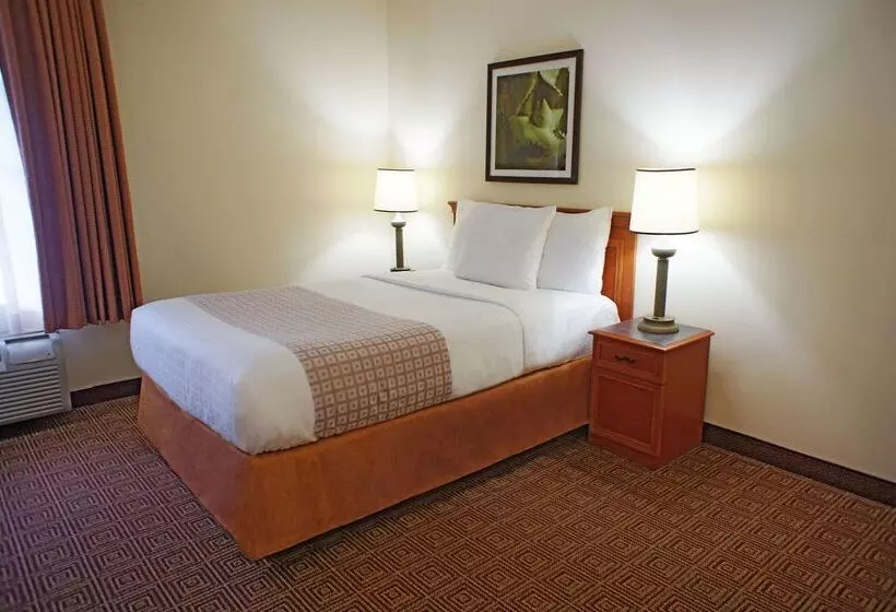 Отель La Quinta Inn & Suites By Wyndham Sawgrass